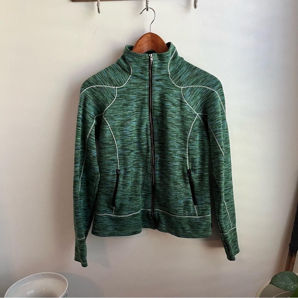 Columbia Jacket with Zippered Pockets and Thumb Holes Sz M